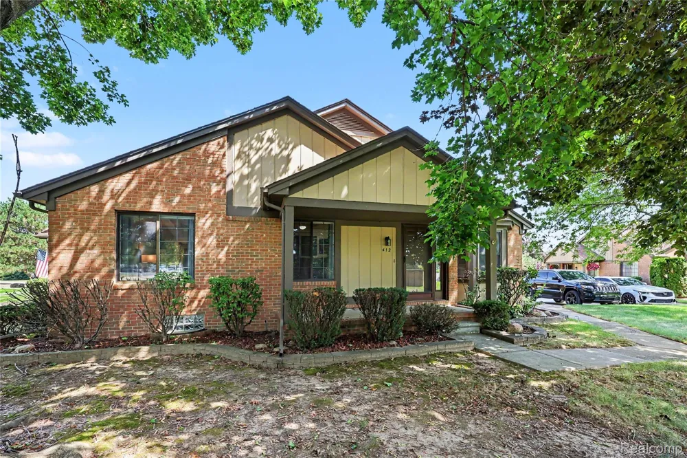 412 Meadow Bridge Drive Rochester Hills City, MI 48307