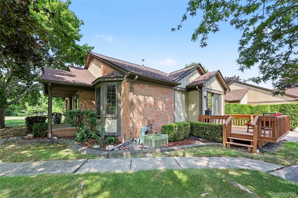 412 Meadow Bridge Drive Rochester Hills City, MI 48307