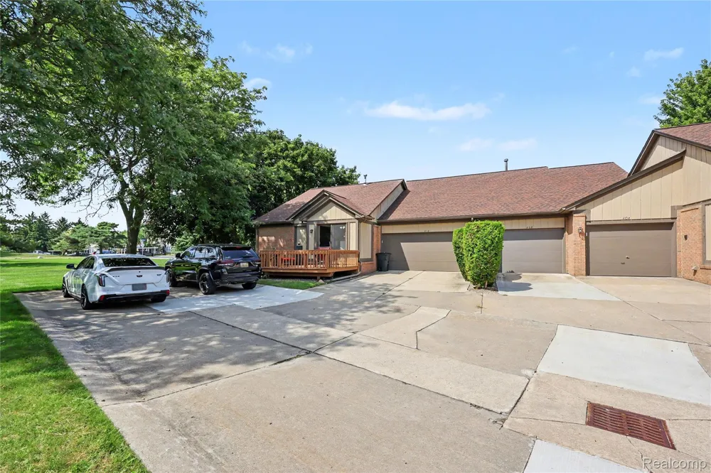 412 Meadow Bridge Drive Rochester Hills City, MI 48307