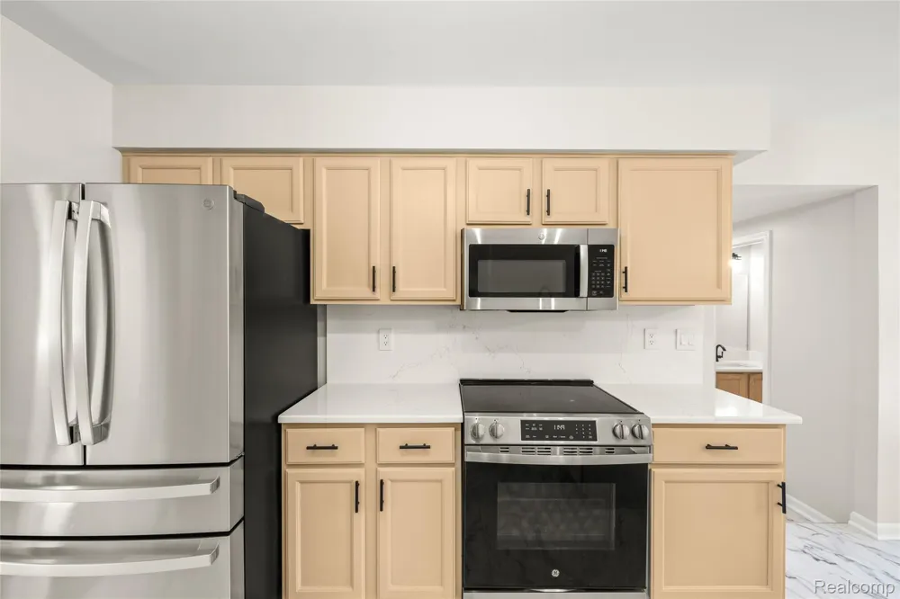 384 Stonehenge Drive Canton Charter Township, MI 48188