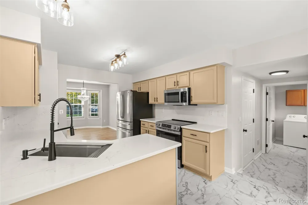 384 Stonehenge Drive Canton Charter Township, MI 48188