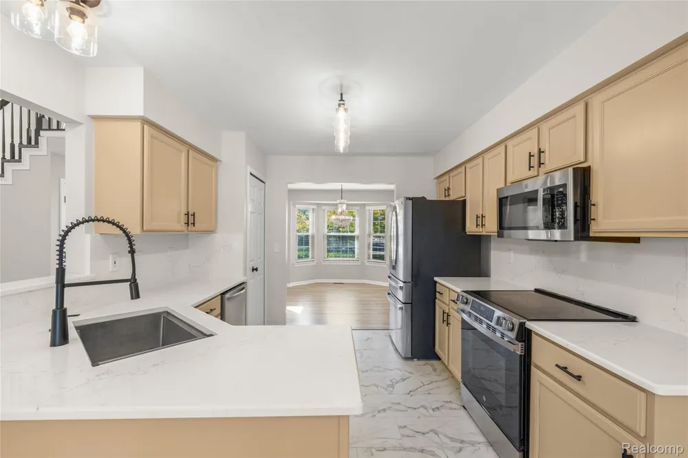 384 Stonehenge Drive Canton Charter Township, MI 48188