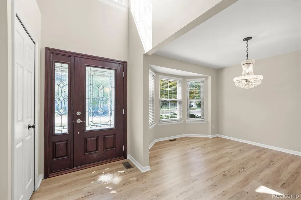 384 Stonehenge Drive Canton Charter Township, MI 48188