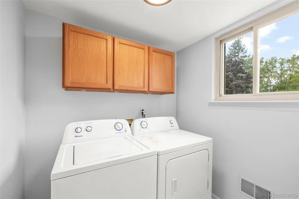 384 Stonehenge Drive Canton Charter Township, MI 48188