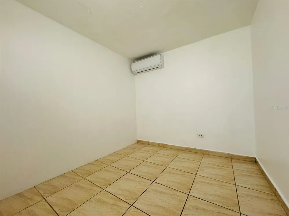 AVE. ITURREGUI Calle 514 URB. COUNTRY CLUB Carolina, PR 00981