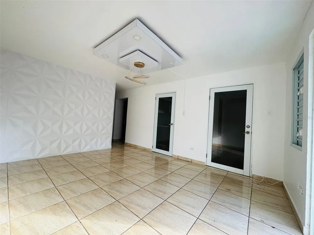 AVE. ITURREGUI Calle 514 URB. COUNTRY CLUB Carolina, PR 00981