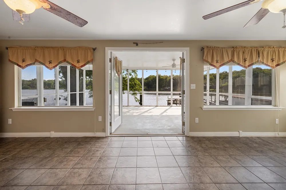 1068 Lakeside Fort Towson, OK 74735
