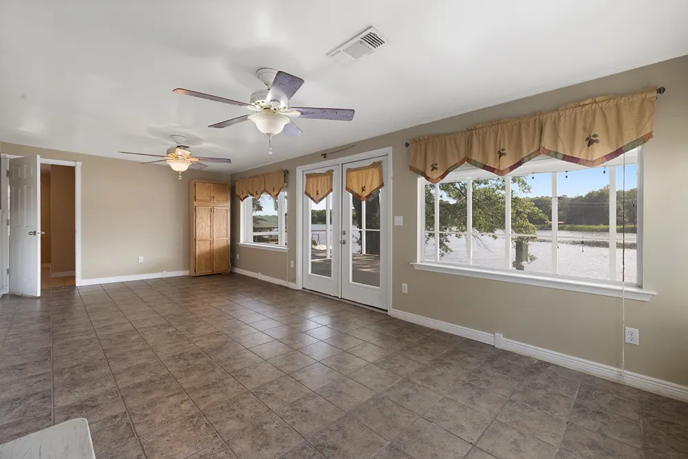 1068 Lakeside Fort Towson, OK 74735