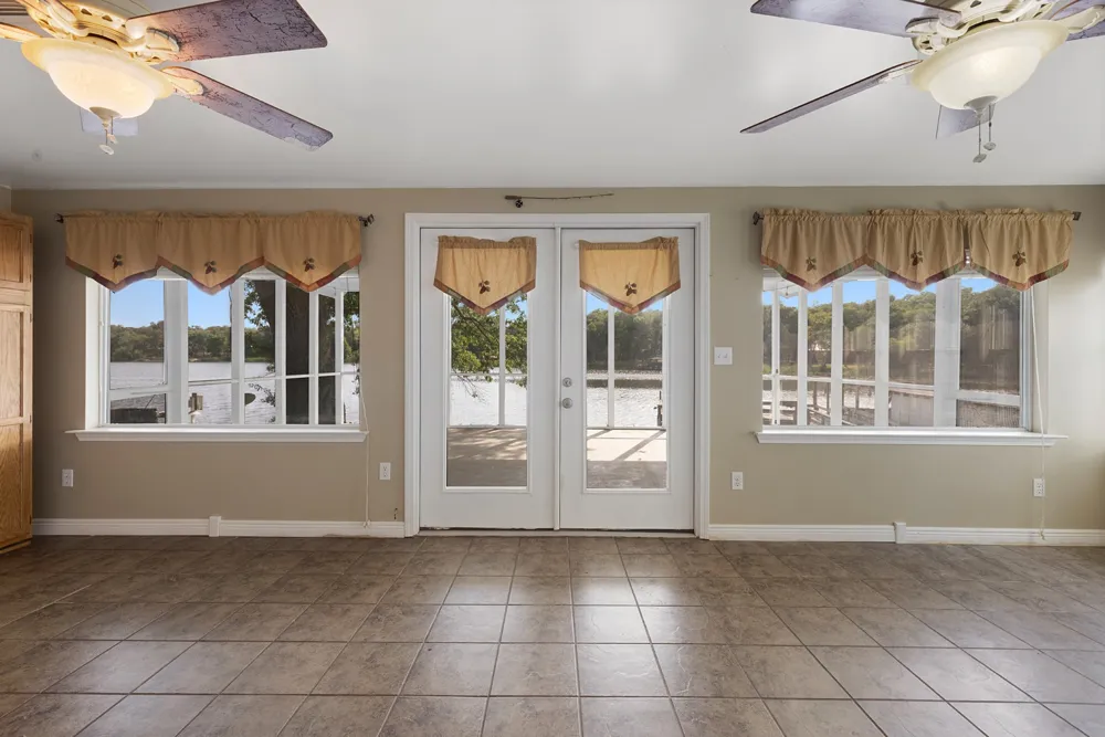 1068 Lakeside Fort Towson, OK 74735