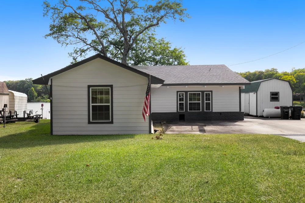 1068 Lakeside Fort Towson, OK 74735