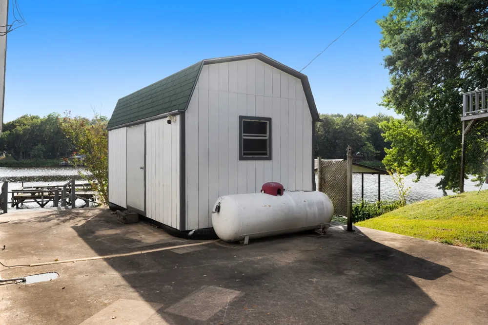 1068 Lakeside Fort Towson, OK 74735