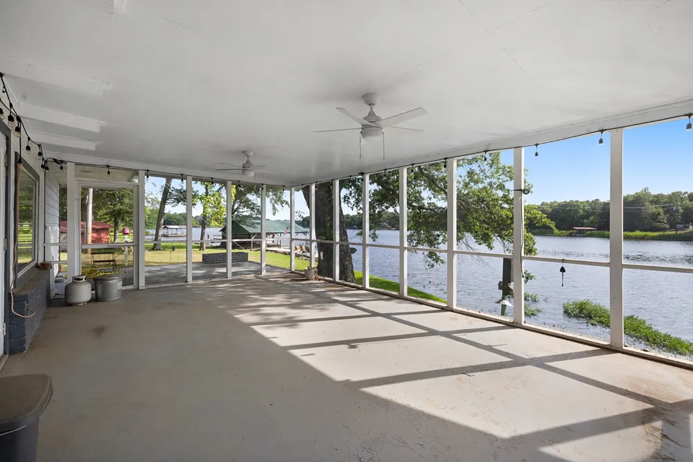 1068 Lakeside Fort Towson, OK 74735