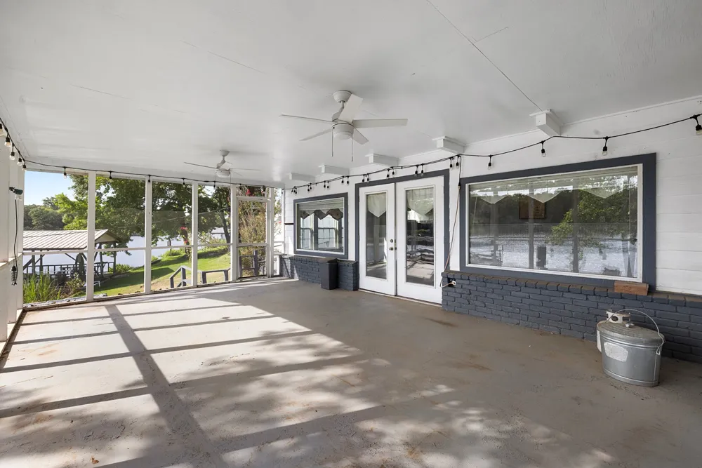 1068 Lakeside Fort Towson, OK 74735