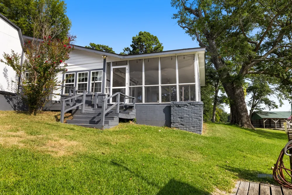 1068 Lakeside Fort Towson, OK 74735