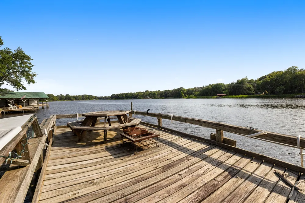 1068 Lakeside Fort Towson, OK 74735