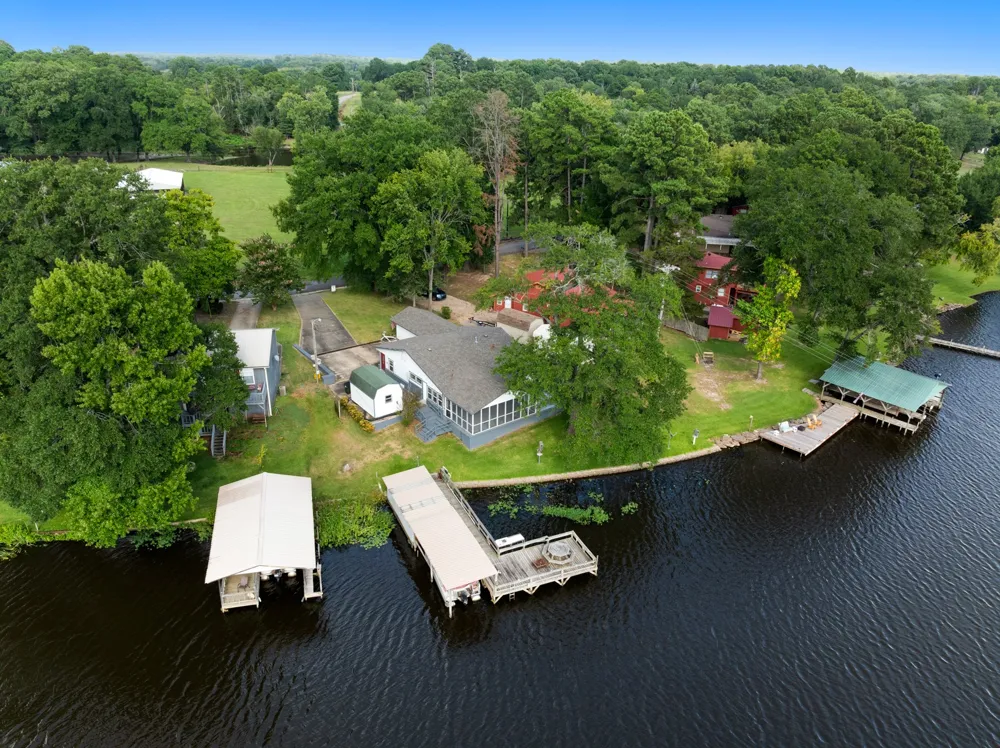 1068 Lakeside Fort Towson, OK 74735