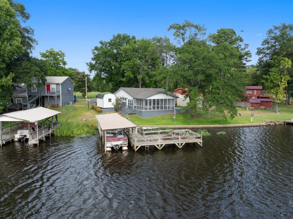 1068 Lakeside Fort Towson, OK 74735