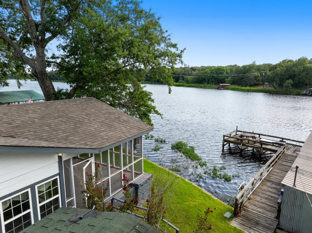 1068 Lakeside Fort Towson, OK 74735