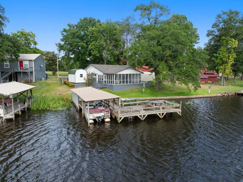 1068 Lakeside Fort Towson, OK 74735