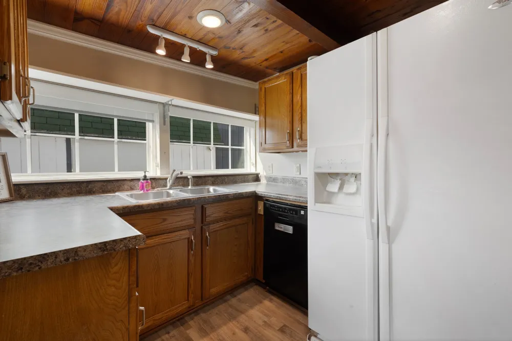 1068 Lakeside Fort Towson, OK 74735