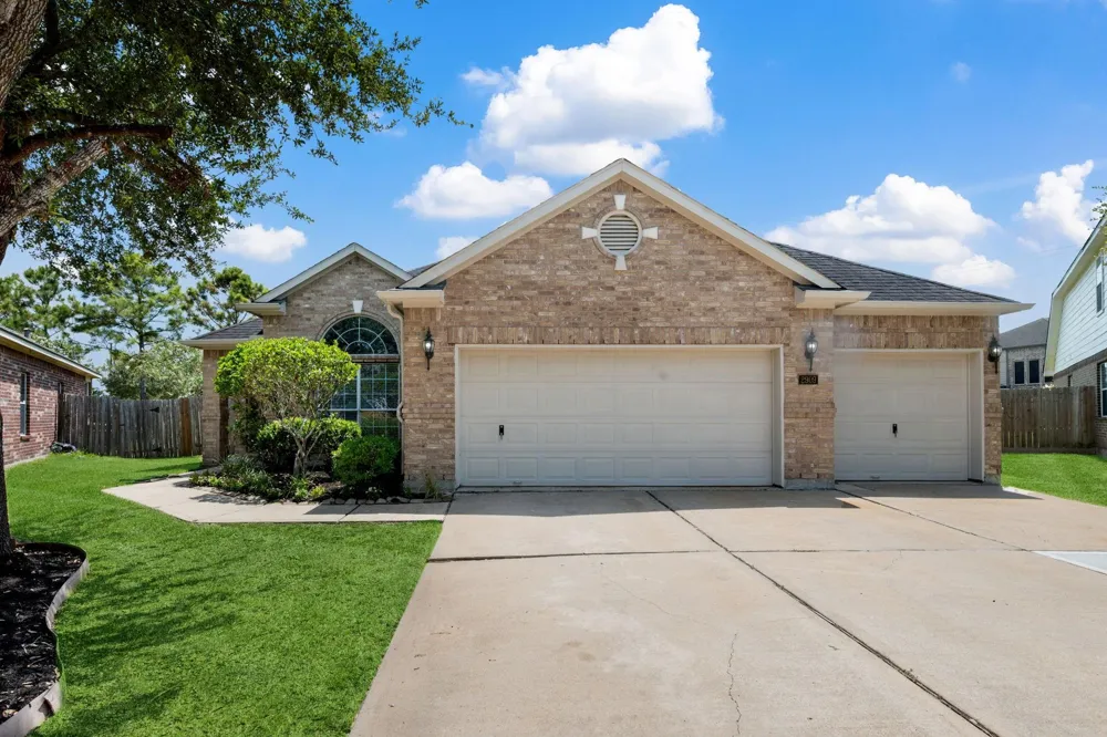 2909 Castleton Bay Lane Pearland, TX 77584