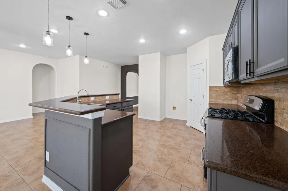 2909 Castleton Bay Lane Pearland, TX 77584