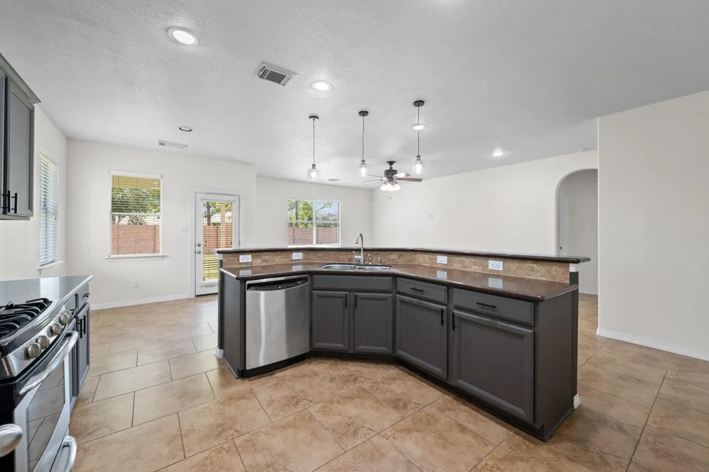 2909 Castleton Bay Lane Pearland, TX 77584