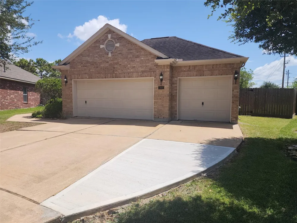 2909 Castleton Bay Lane Pearland, TX 77584