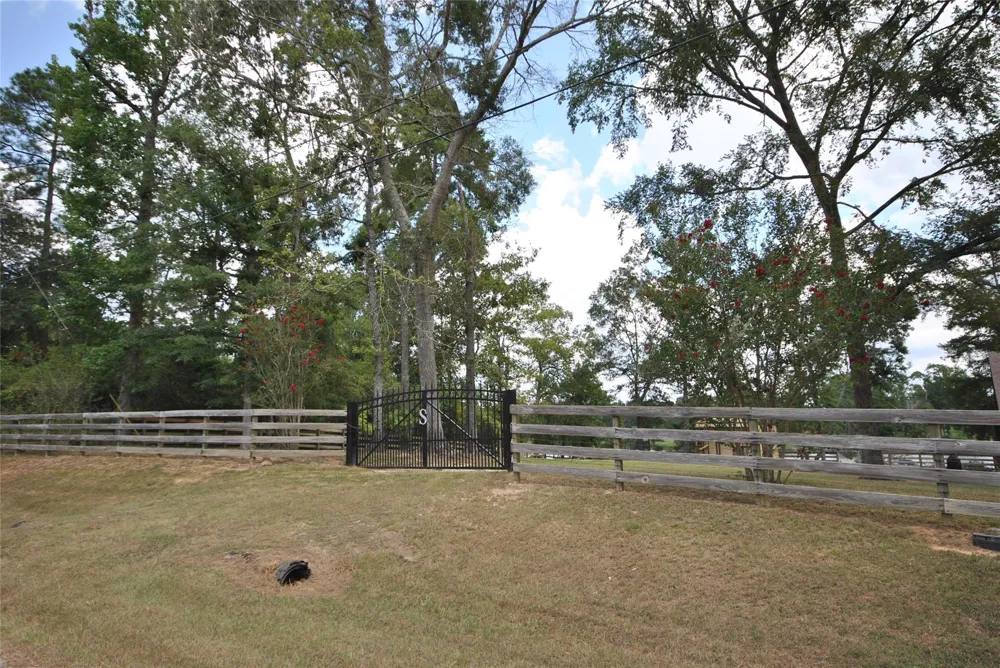 12960 Royal Shores Drive Conroe, TX 77303