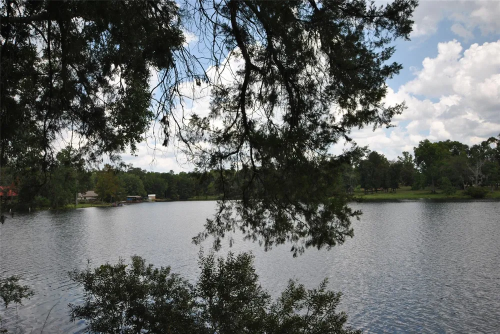 12960 Royal Shores Drive Conroe, TX 77303
