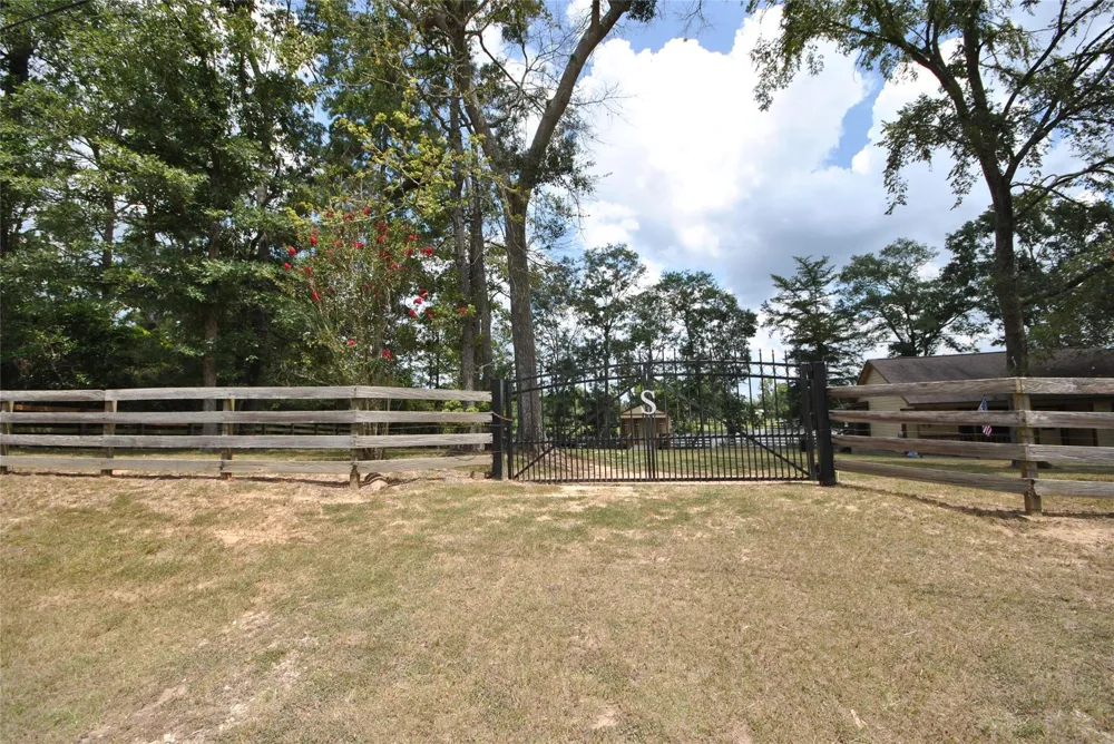 12960 Royal Shores Drive Conroe, TX 77303