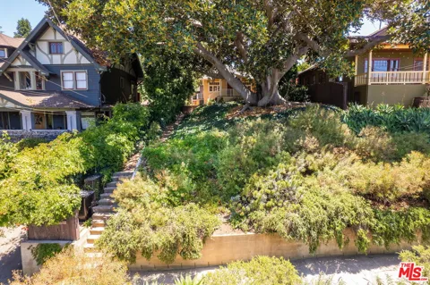 1336 Edgecliffe Drive
