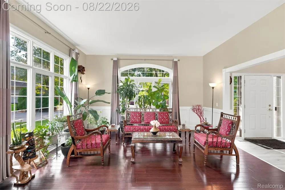 22099 Barclay Court Novi City, MI 48374