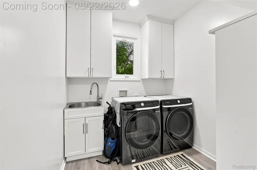 22099 Barclay Court Novi City, MI 48374