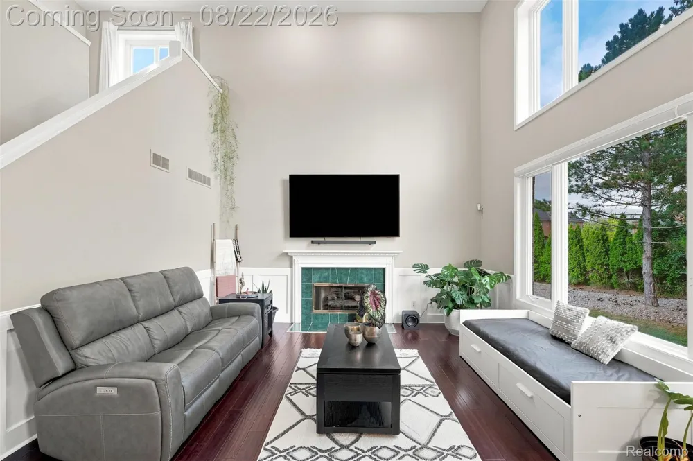 22099 Barclay Court Novi City, MI 48374