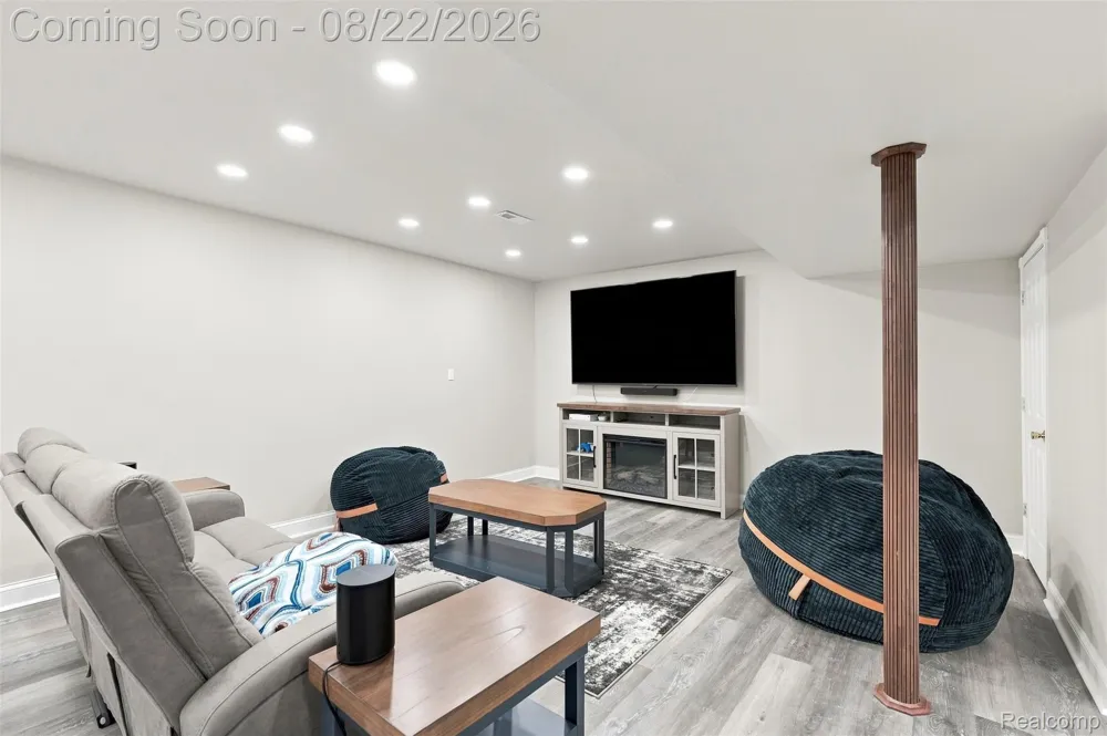 22099 Barclay Court Novi City, MI 48374