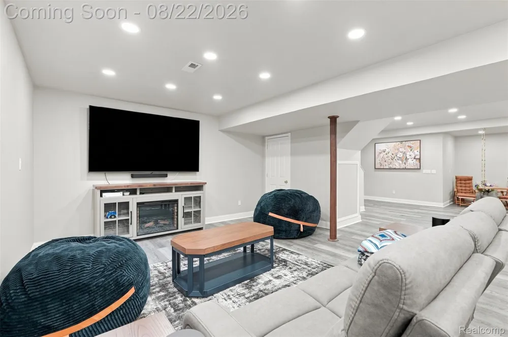 22099 Barclay Court Novi City, MI 48374