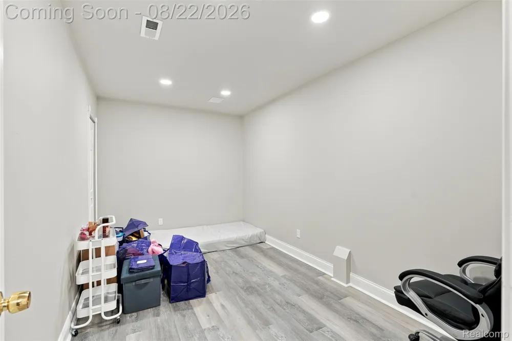 22099 Barclay Court Novi City, MI 48374