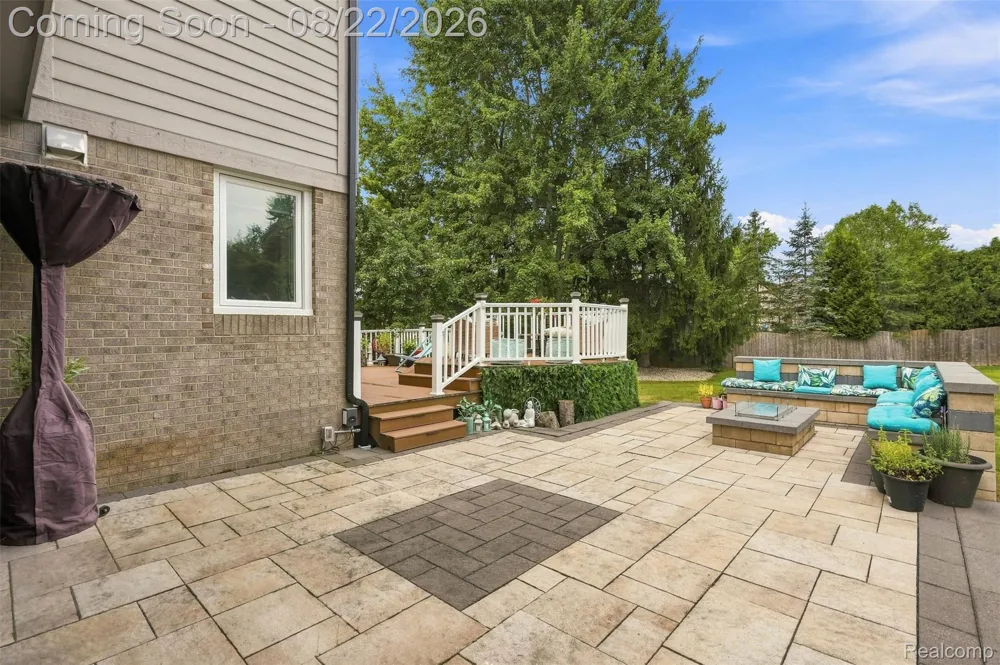 22099 Barclay Court Novi City, MI 48374