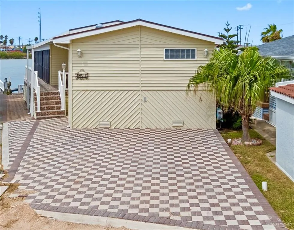 154 E Bonnet Circle Port Isabel, TX 78578