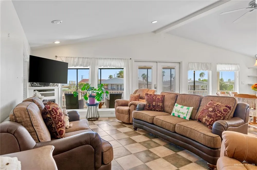 154 E Bonnet Circle Port Isabel, TX 78578