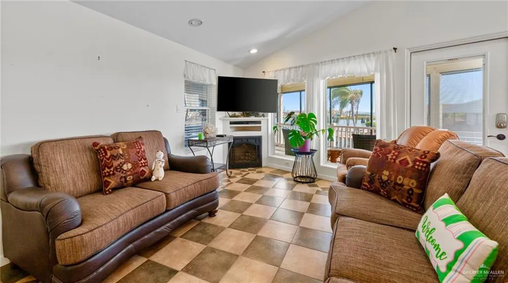 154 E Bonnet Circle Port Isabel, TX 78578