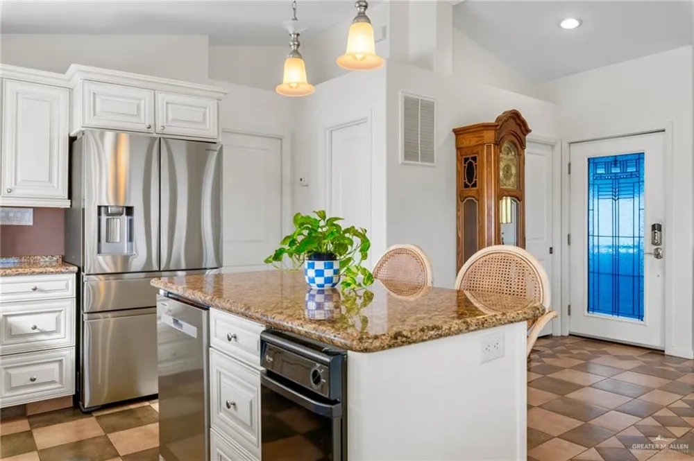 154 E Bonnet Circle Port Isabel, TX 78578