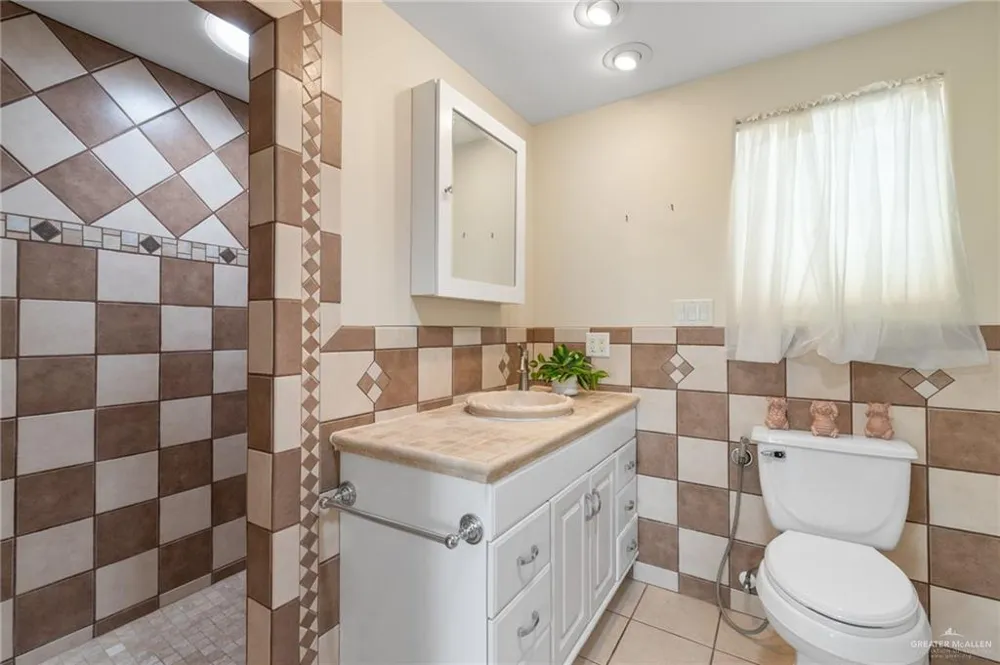 154 E Bonnet Circle Port Isabel, TX 78578