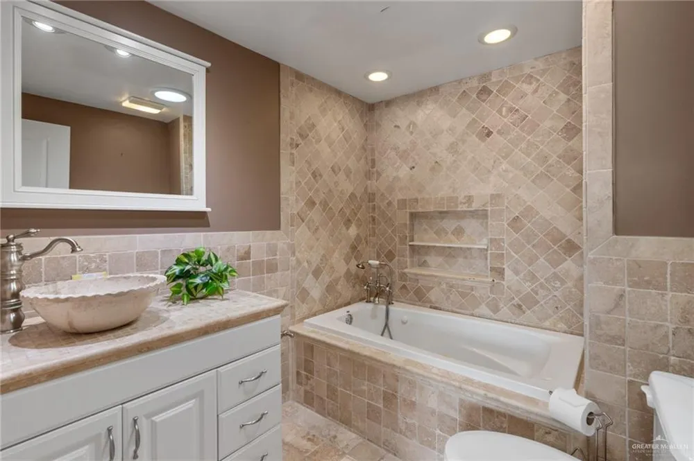 154 E Bonnet Circle Port Isabel, TX 78578