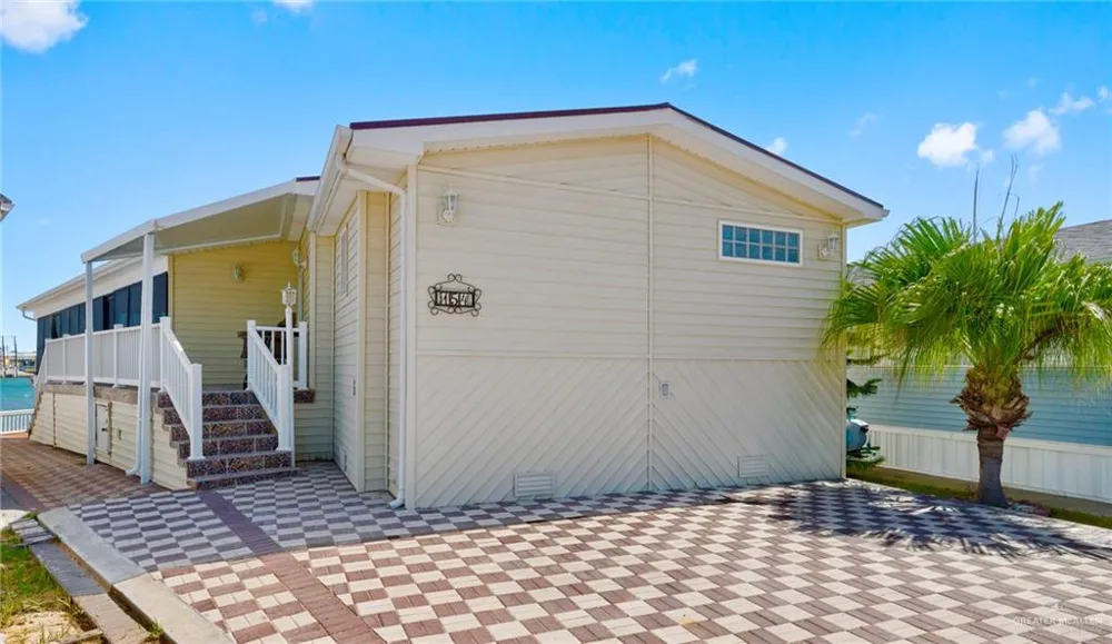154 E Bonnet Circle Port Isabel, TX 78578