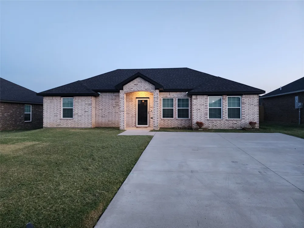 505 Sweet Pea Lane Madill, OK 73446