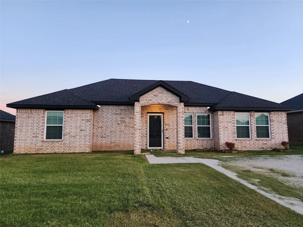505 Sweet Pea Lane Madill, OK 73446