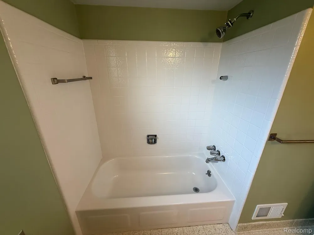 39232 Donahue Drive Clinton Charter Township, MI 48038