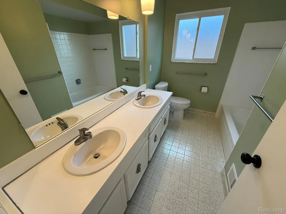 39232 Donahue Drive Clinton Charter Township, MI 48038